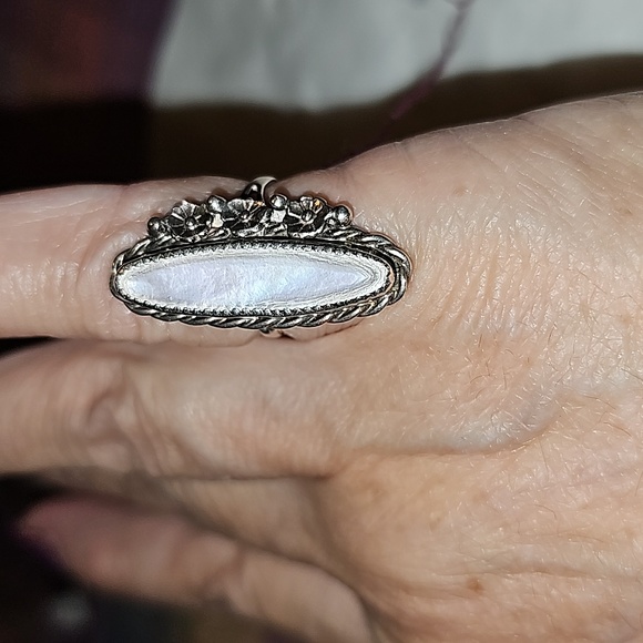 Vintage pink mother of pearl ring - Picture 1 of 8